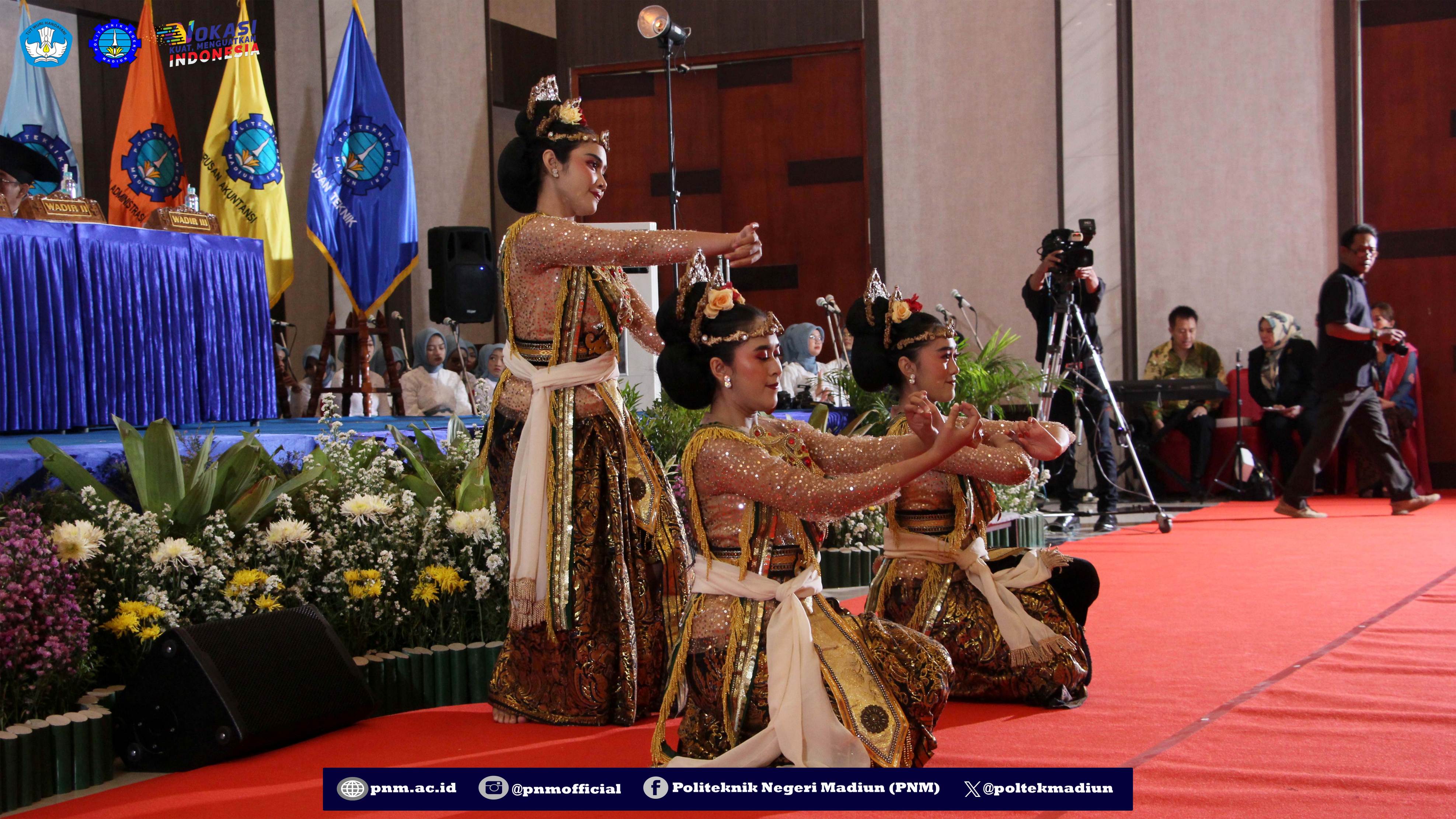 Wisuda18-12